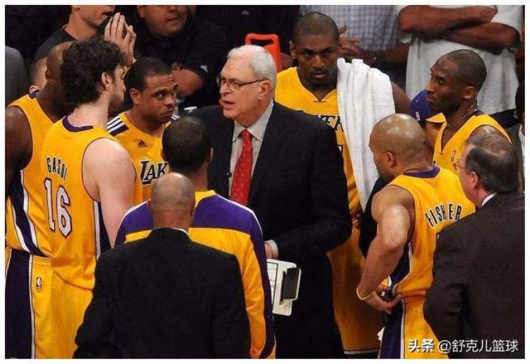 篮球俱乐部总经理跟主教练谁地位高「NBA为什么不让教练来选人要让总经理选最好的总经理是谁」