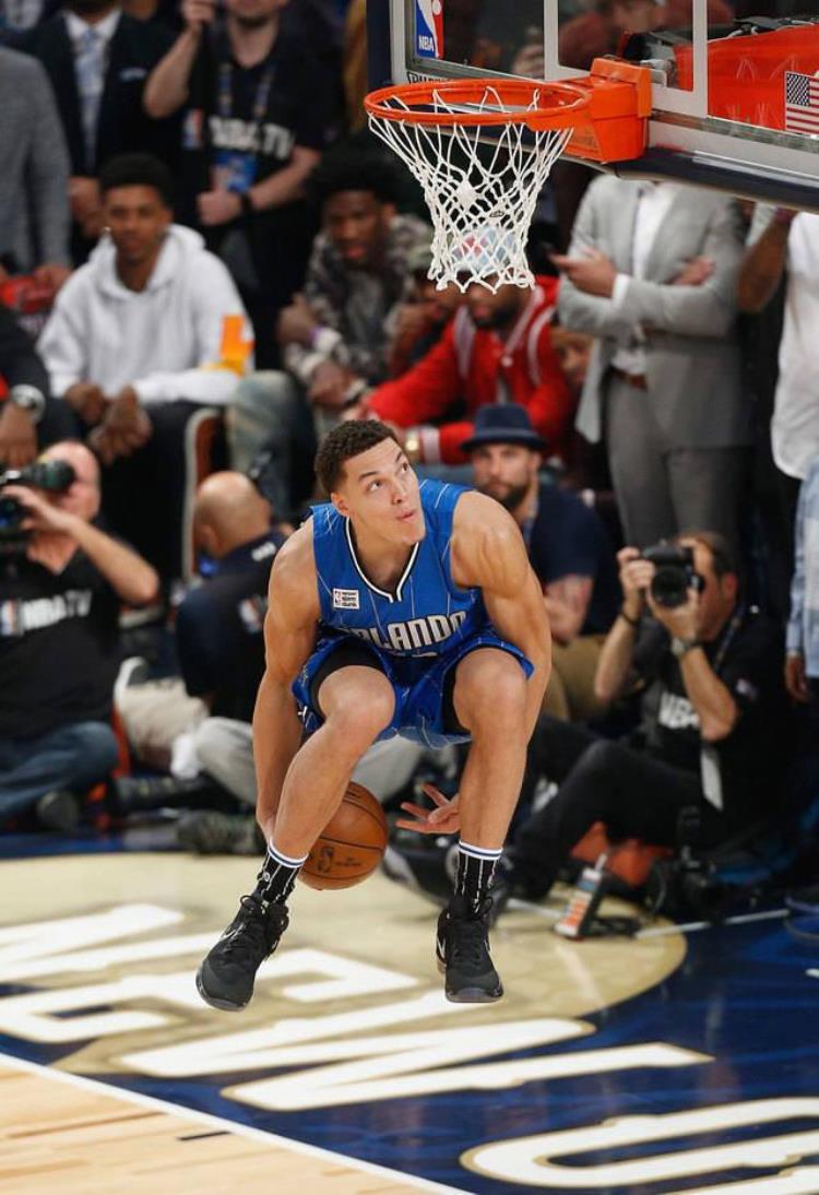 史上最精彩扣篮大赛「32届NBA扣篮大赛29个迷人瞬间」