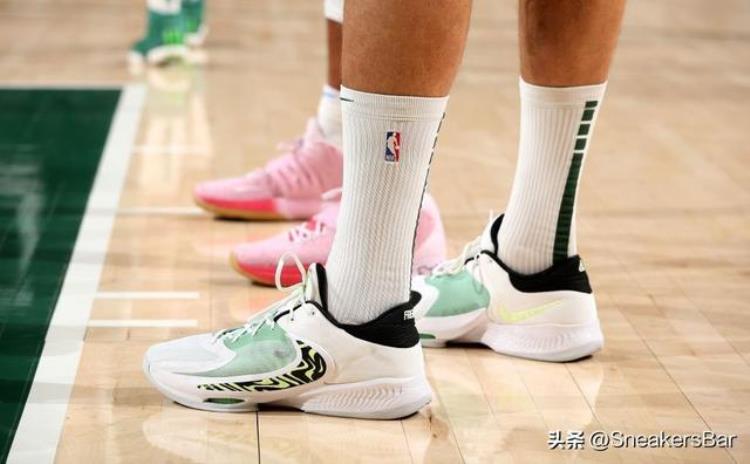 nba每日球员上脚球鞋「每日NBA球星上脚球鞋11月6日」