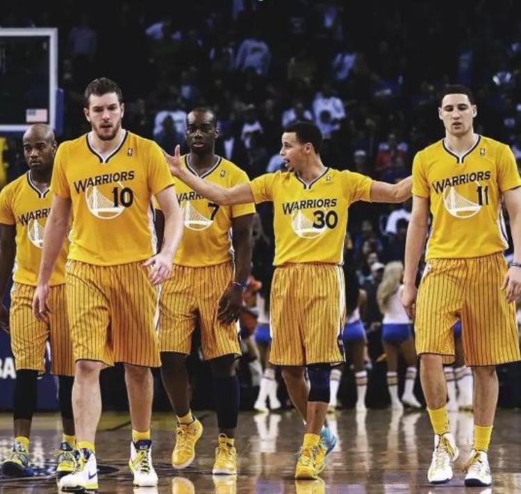 nba最丑球衣「7图看NBA丑到没法看的球衣勇士短袖像睡衣马刺迷彩球衣似山寨」