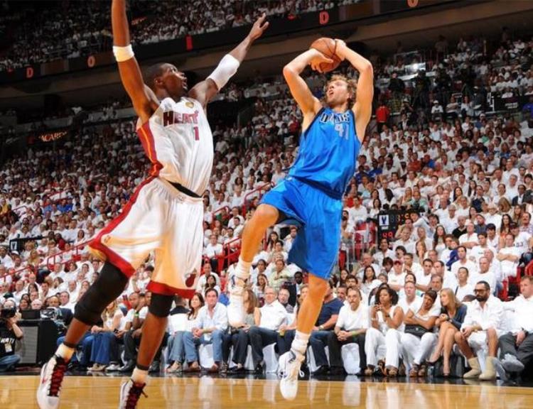 乔丹最厉害的技术「NBA十大巨星的代表绝技乔丹绝技并非后仰想盖天勾要借个梯子」