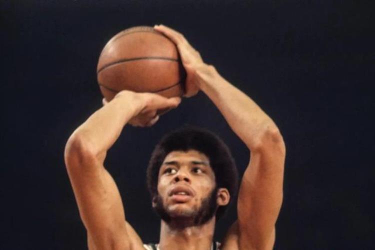 比尔拉塞尔单场最高得分「美媒盘点NBA25名超级巨星的单场最高分比尔拉塞尔最高才37分」
