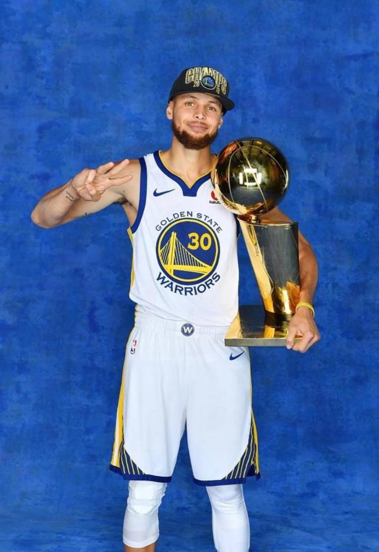 哪位球星的鞋最好看「现役NBA各大球星球鞋的颜值巅峰你喜欢哪一款」