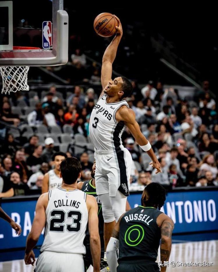 nba每日球员上脚球鞋「每日NBA球星上脚球鞋11月6日」