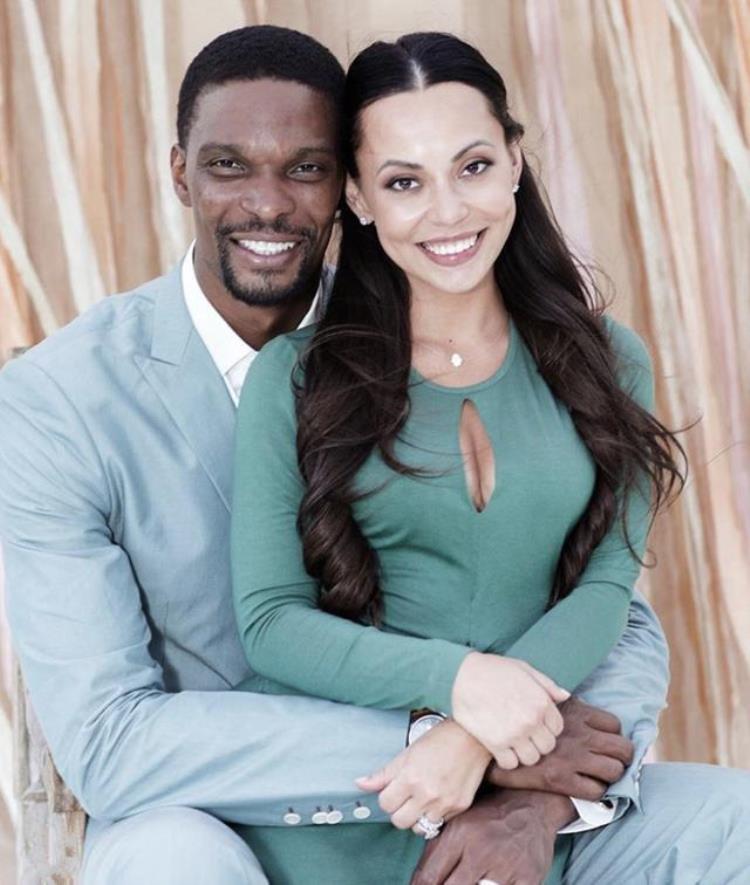 科比老婆瓦妮莎发福「病魔缠身NBA波什现状暴瘦40斤38岁很憔悴娇妻和瓦妮莎晒合照」