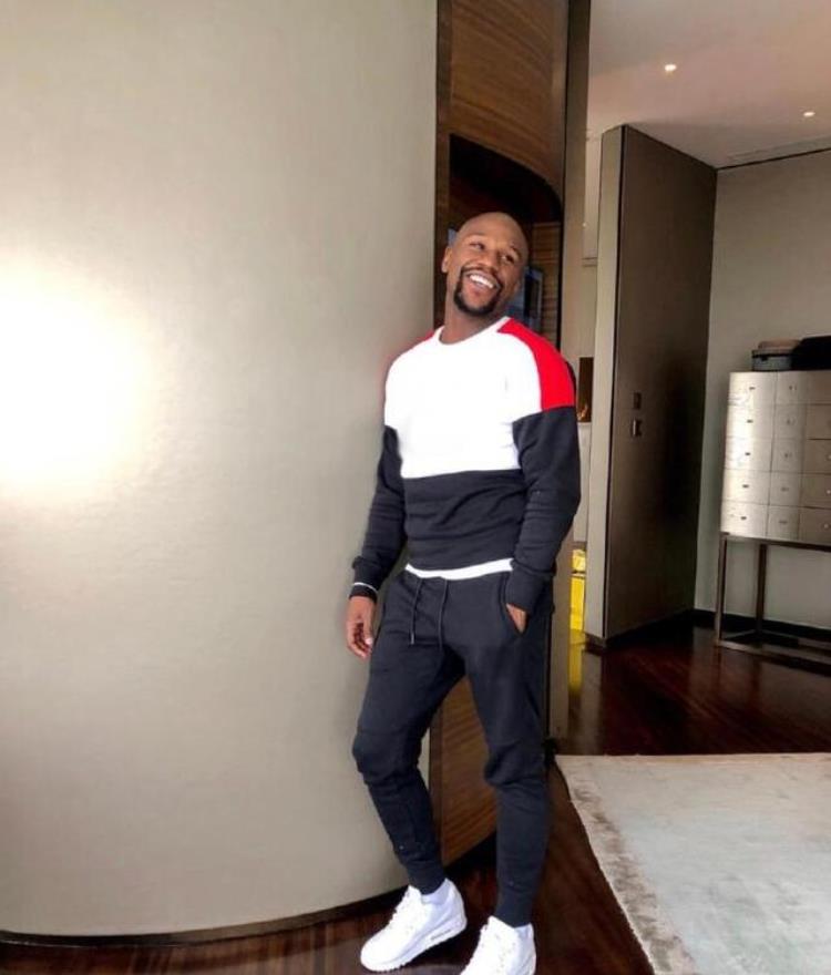nba球星金链子「看NBA戴396万金链子私下过着国王般的生活有钱到流泪」