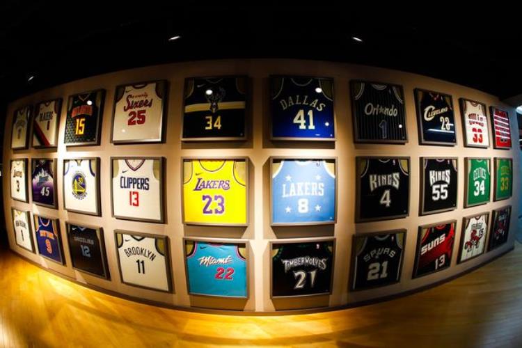 全球最大nba旗舰店在广州揭幕了吗「全球最大NBA旗舰店在广州揭幕」
