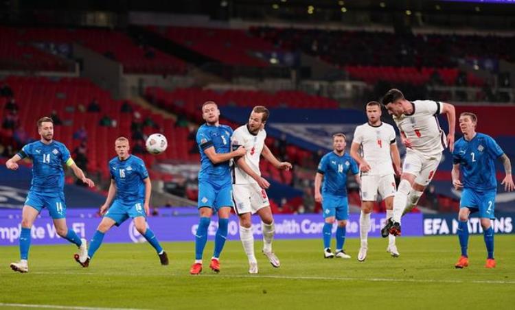 4球惨败英格兰冰岛足球只用4年就被打回原形