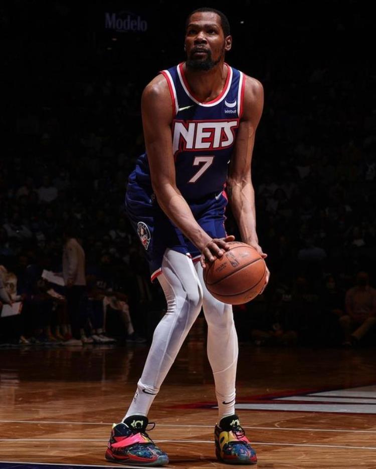 aj4阿姆1.5亿「市价20W的阿姆AJ4惊现NBA赛场网友不愧是他」