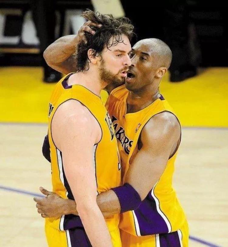 被邓肯摸秃顶的球员「NBA摸头狂人邓肯摸秃马努排第一联盟没有加内特不敢摸的头」