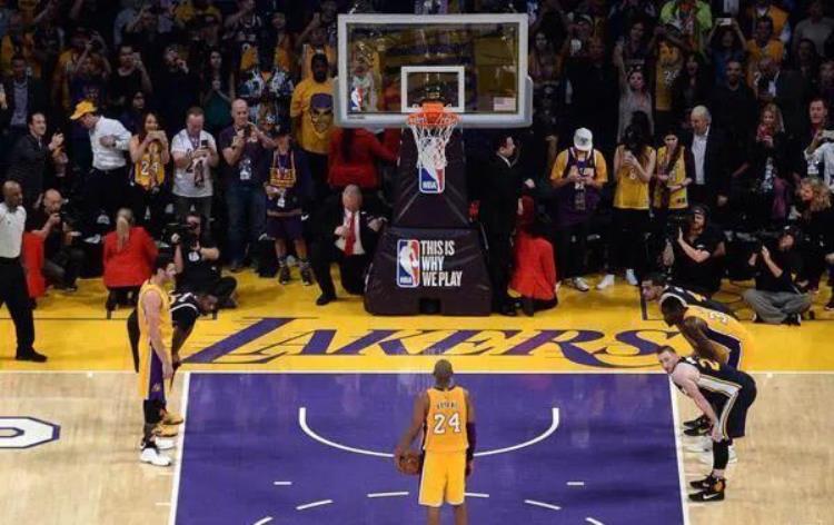 罚篮时,球接触篮筐后罚篮队员才能越过罚球线抢篮板球「NBA球员罚球时第一罚也不用抢篮板为何还要在两边站球员」