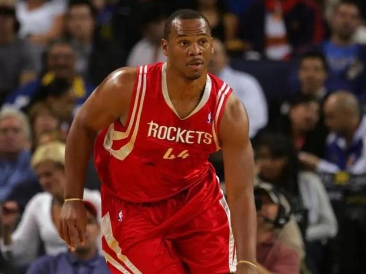 罚球怪异的传奇生涯从落选秀到被人熟知NBA最矮的首发中锋