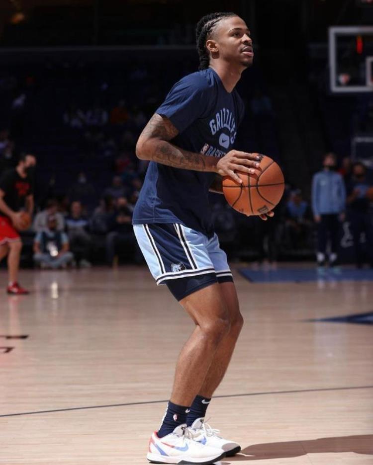 aj4阿姆1.5亿「市价20W的阿姆AJ4惊现NBA赛场网友不愧是他」