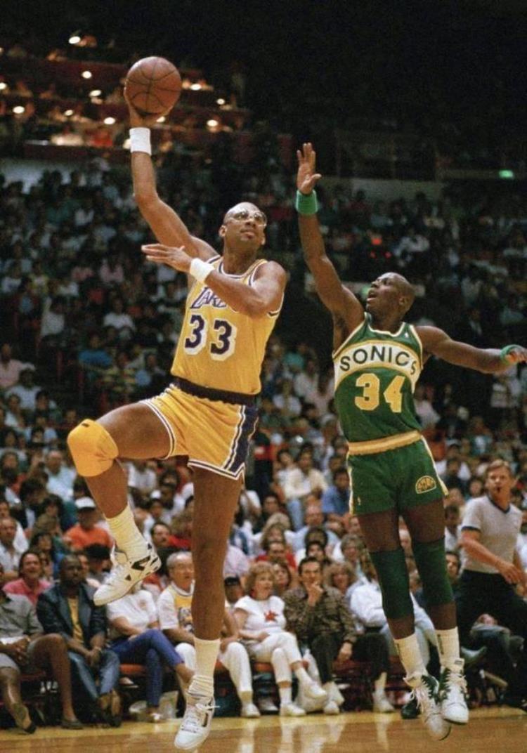 最强nba梦幻脚步球星有哪些「一招鲜吃遍天盘点NBA最强的十大球星绝技梦幻脚步仅排第三」