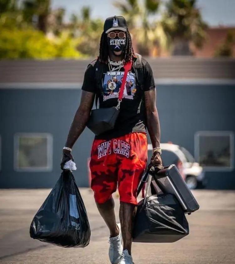 NBA球星戴口罩都啥样哈雷尔赛博朋克风看到奥尼尔忍不住了
