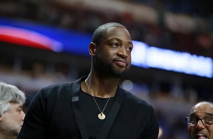 NBA韦德谈中国酒文化中国人敬酒感情深一口闷我每次都喝断片