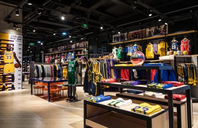 美国nba旗舰店「北美之外最大的NBA旗舰店今天在北京盛大开业」