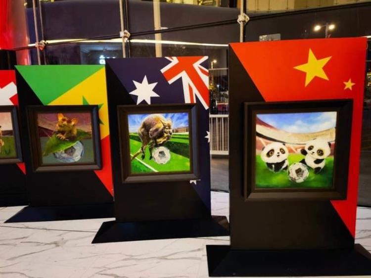 来自四川的大熊猫跑去卡塔尔卖萌本土艺术家用画笔为世界杯加油