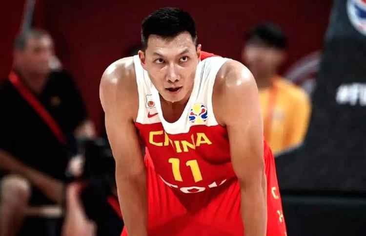 6年NBA15年CBA易建联一共赚到多少钱男篮天花板当之无愧