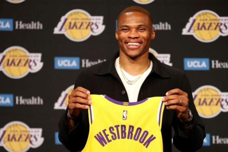 加内特总薪水「NBA球星总薪资排名曾经榜首的加内特已经跌到了第九的位置」