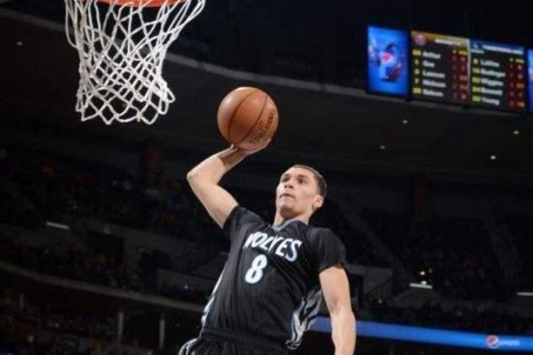 nba球星评价卡特的扣篮「NBA球星扣篮表情卡特帅气乔丹经典再看看库里反差不是一般大」