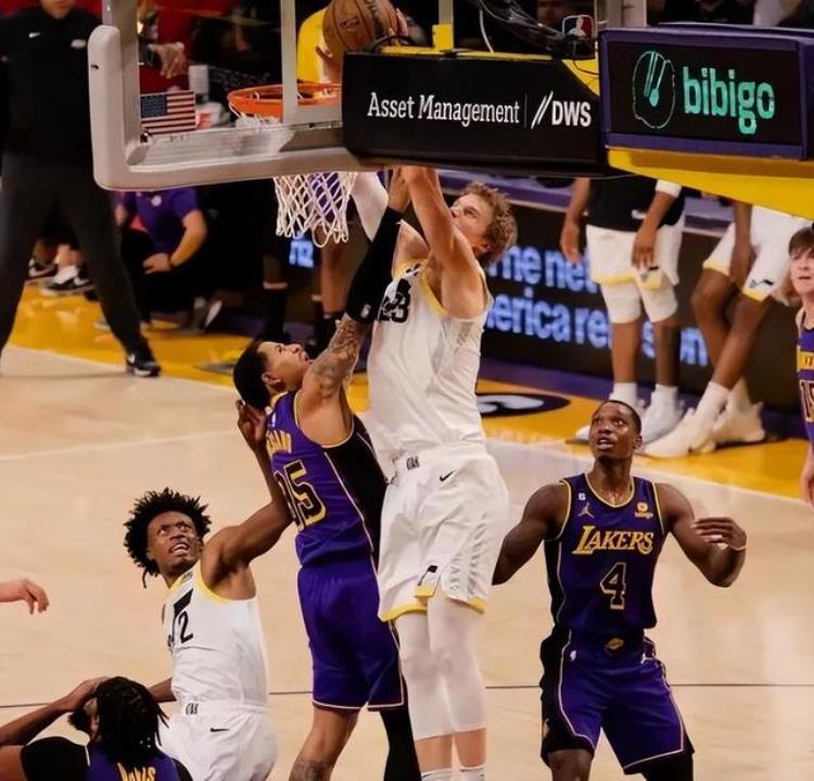 湖人大胜火箭重返西部第一「NBA格局巨变大黑马登顶西部第一勇士争附加赛湖人烂到家了」