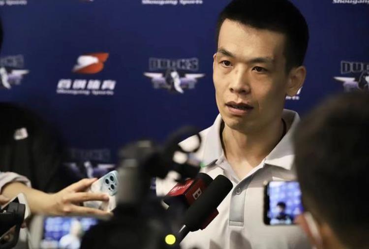 北京首钢官宣NBA球员正式加盟解立彬重任在肩能否打进前四