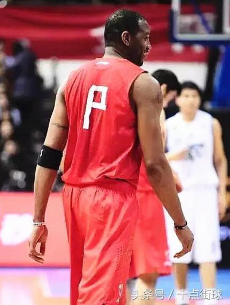 王治郅告诉你NBA到底有多专业全球就NBA用这样的材质制作篮球
