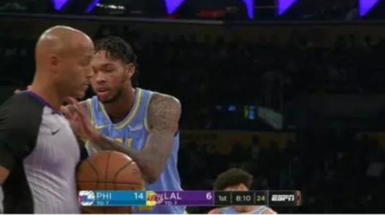 球员揍裁判「被调戏被黑拳NBA裁判为何这么惨这事邓肯最有发言权」