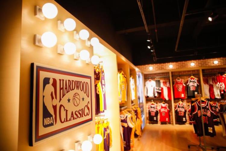 全球最大nba旗舰店在广州揭幕了吗「全球最大NBA旗舰店在广州揭幕」