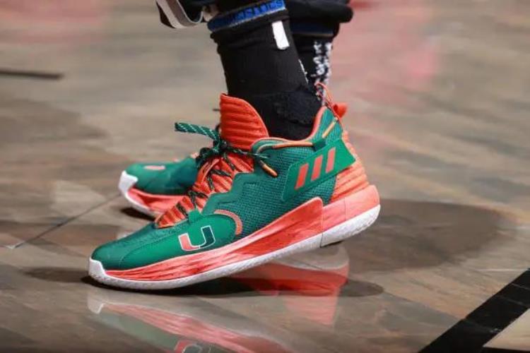 詹姆斯穿aj1「NBA球员上脚哈登穿1号球衣阿姆的AJ3很帅气」