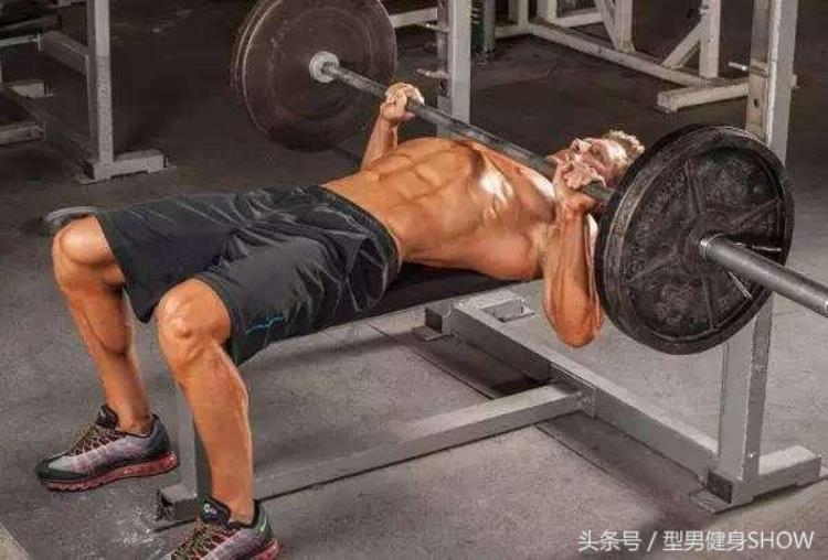 如何正确的做仰卧推举首先要避免这4大错误之一「如何正确的做仰卧推举首先要避免这4大错误」