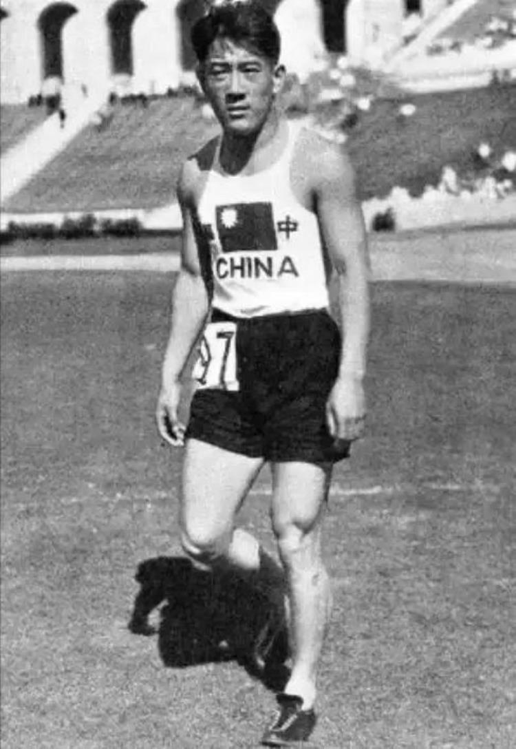 刘长春当年100米跑的最好成绩是( )「中国奥运第一人刘长春1932年参加100米和200米比赛成绩如何」