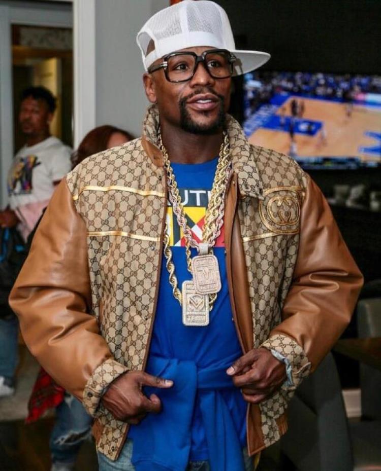nba球星金链子「看NBA戴396万金链子私下过着国王般的生活有钱到流泪」