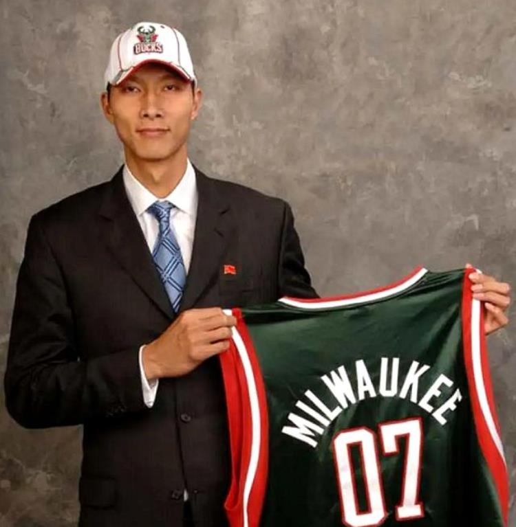 6年NBA15年CBA易建联一共赚到多少钱男篮天花板当之无愧