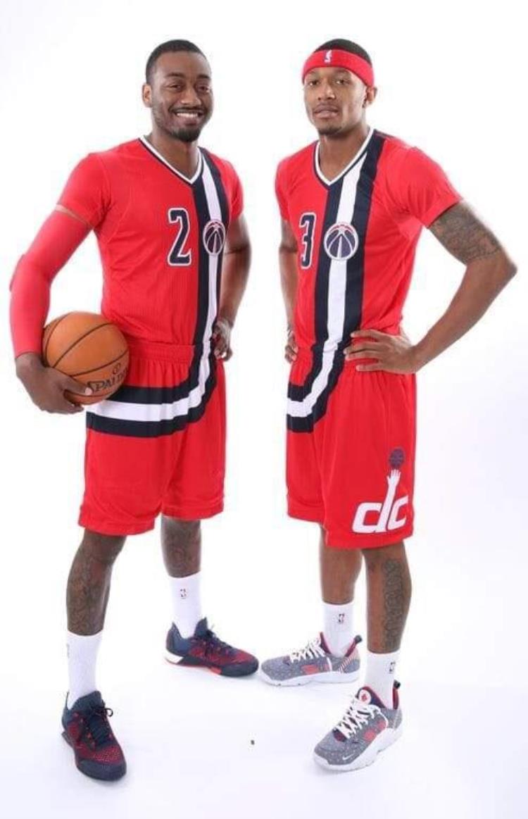 nba最丑球衣「7图看NBA丑到没法看的球衣勇士短袖像睡衣马刺迷彩球衣似山寨」