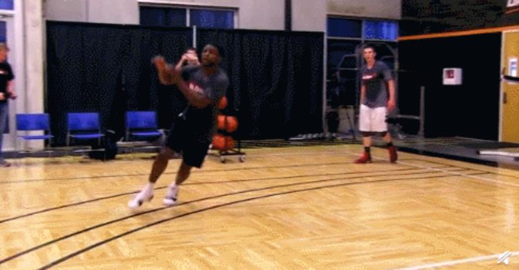 nba怎么过人技巧「果断收藏NBA最常见的5个过人大法学会2招横着走」