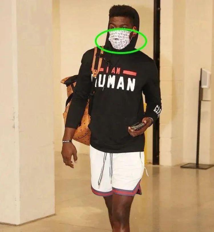 NBA球星戴口罩都啥样哈雷尔赛博朋克风看到奥尼尔忍不住了