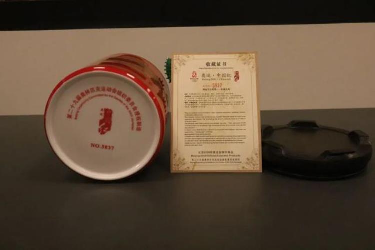奥运收藏家「藏品推荐2008年北京奥运会特许商品鸿运当头笔筒收藏之选」