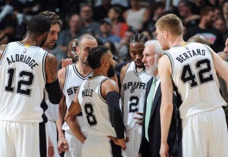 篮球文化氛围「篮球仅仅是竞技看NBA的球队文化感受别样魅力」