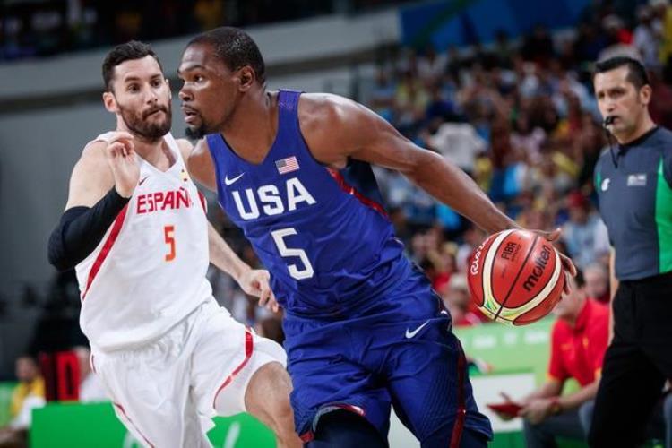 nba球员冲突「国际赛中NBA球星面对冲突怎么办当然是拉架然后打爆对手」