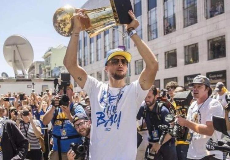 篮球文化氛围「篮球仅仅是竞技看NBA的球队文化感受别样魅力」