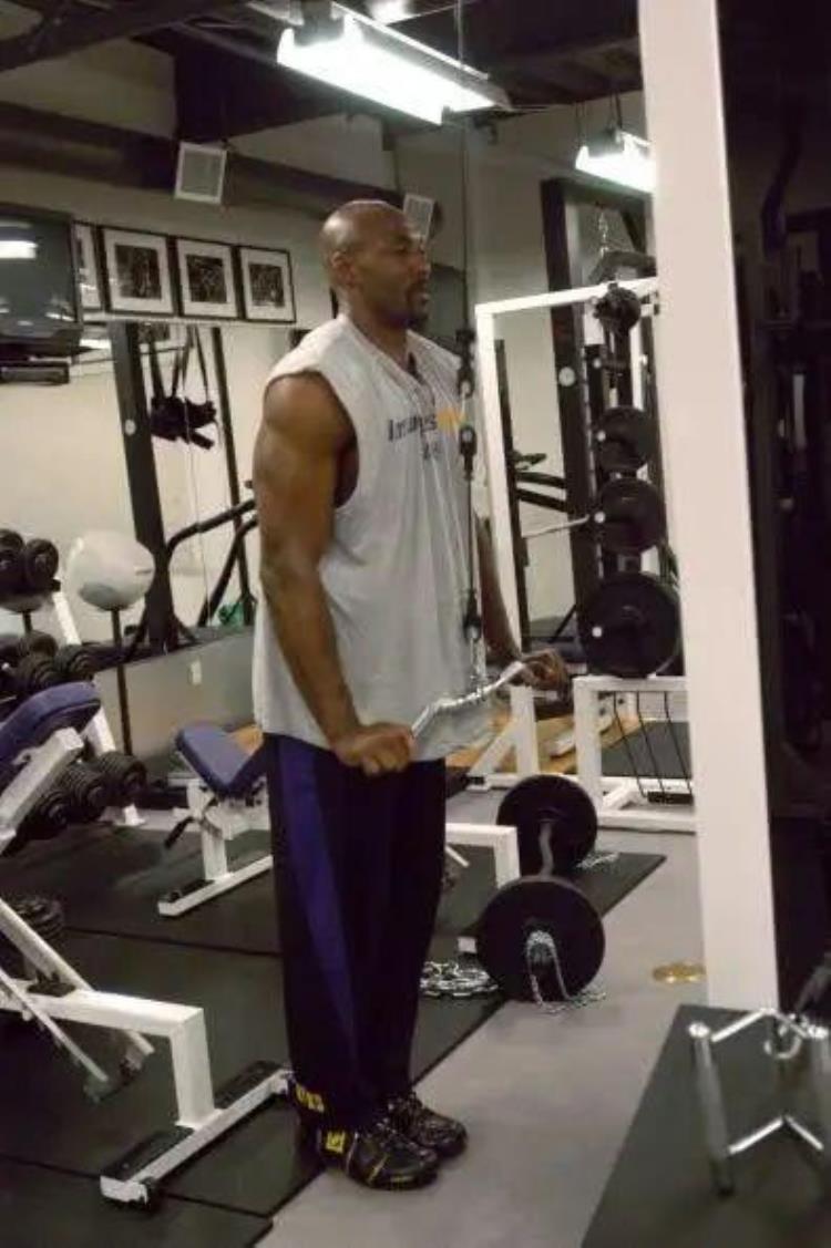 NBA球星健身「NBA球星们的健身方式太猛了」