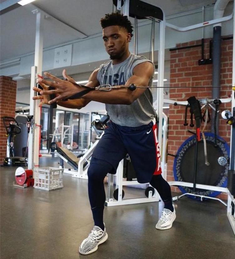 NBA球星健身「NBA球星们的健身方式太猛了」