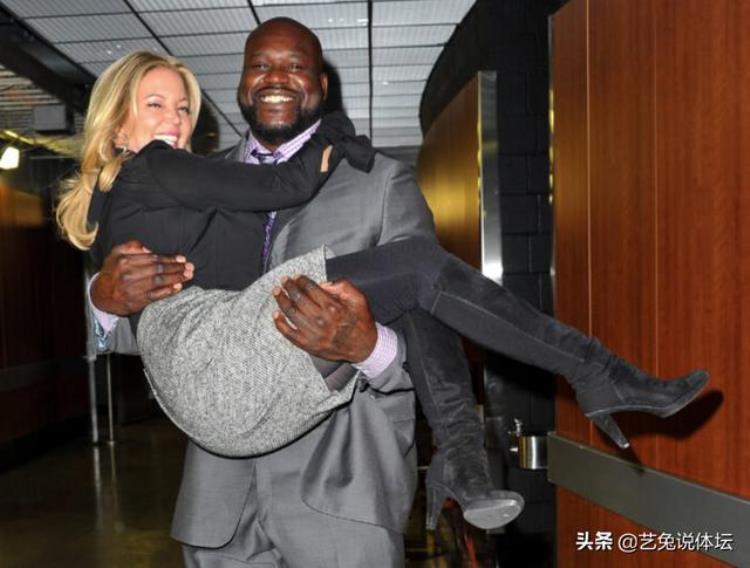 湖人女老板珍妮巴斯「从NBA名媛到最强女老板珍妮巴斯的故事远比你想象的精彩」
