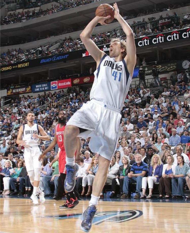 最强nba梦幻脚步球星有哪些「一招鲜吃遍天盘点NBA最强的十大球星绝技梦幻脚步仅排第三」