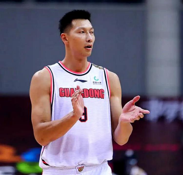6年NBA15年CBA易建联一共赚到多少钱男篮天花板当之无愧