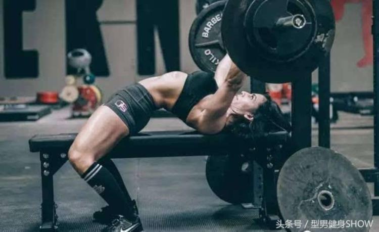 如何正确的做仰卧推举首先要避免这4大错误之一「如何正确的做仰卧推举首先要避免这4大错误」