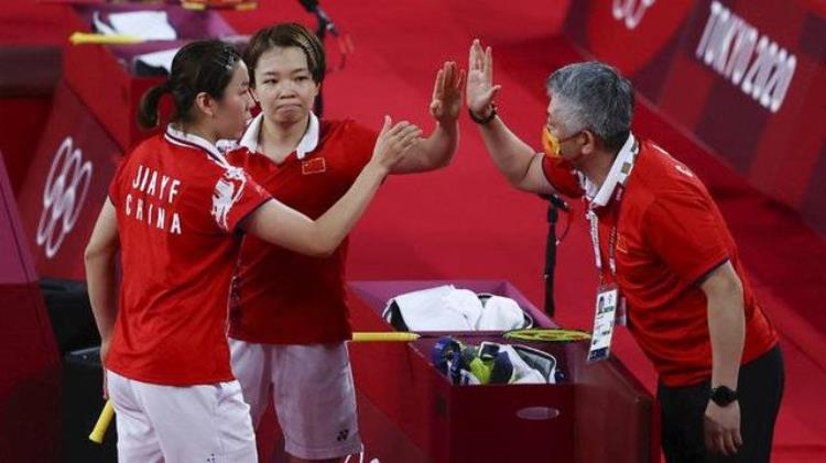我们牛x中国羽毛球队的韩籍教练用中文鼓励队员