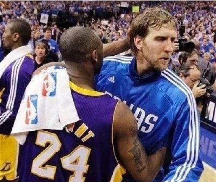 被邓肯摸秃顶的球员「NBA摸头狂人邓肯摸秃马努排第一联盟没有加内特不敢摸的头」